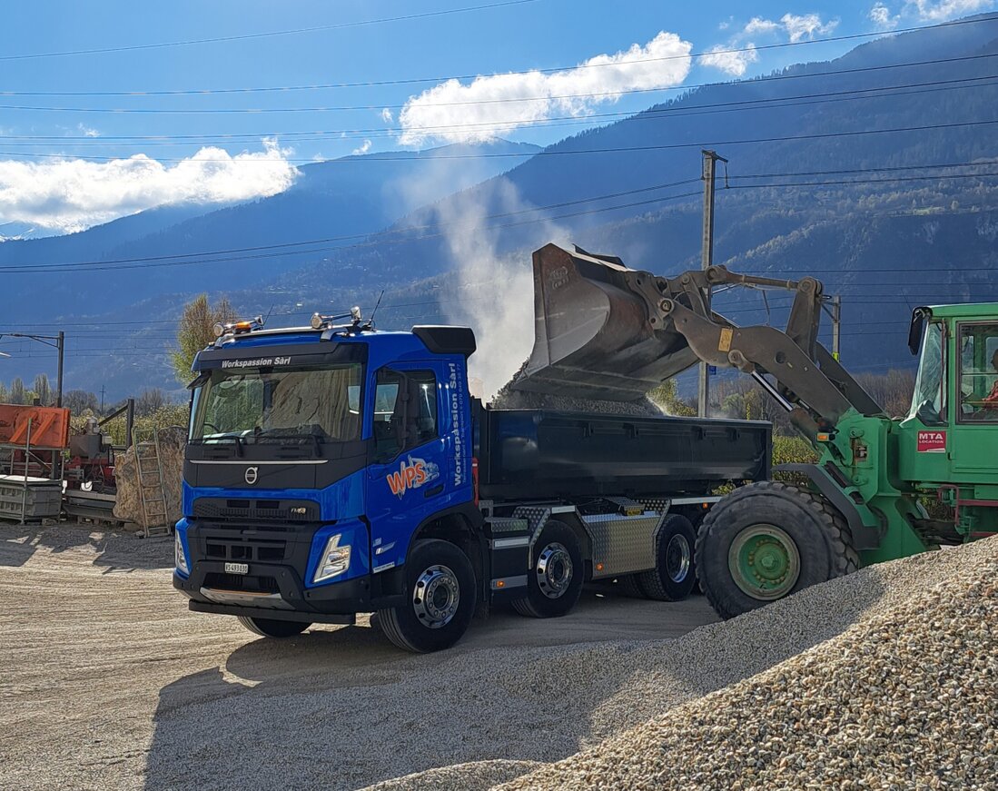 Livraison de graviers par camion multilift