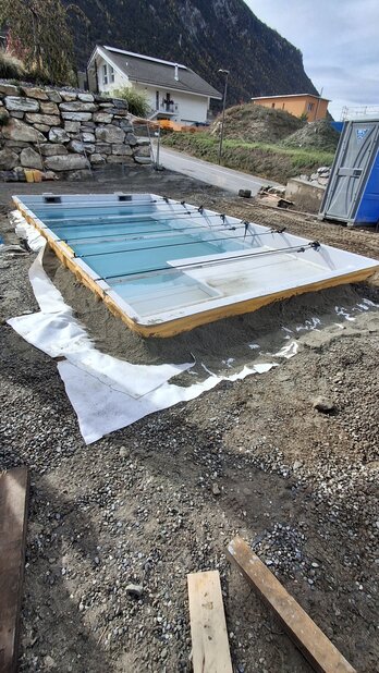 Piscine béton, coque avec terrassement et aménagement